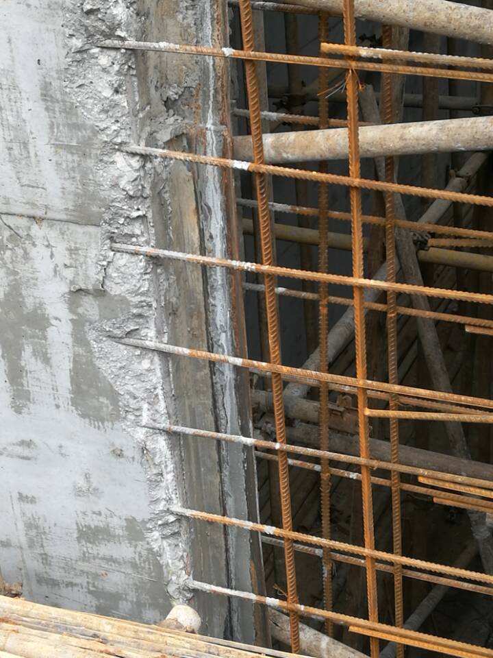 墙中间