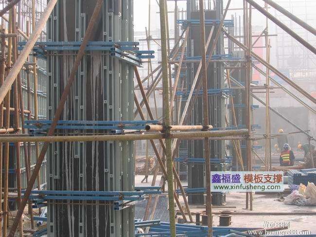 柱腳