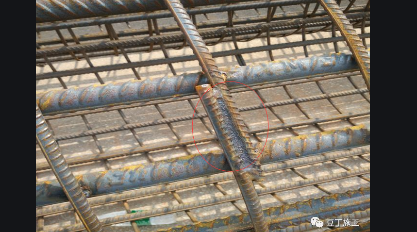 单面焊是两条钢筋搭接处进行单面的焊接,并不是机械连接或电渣压力焊