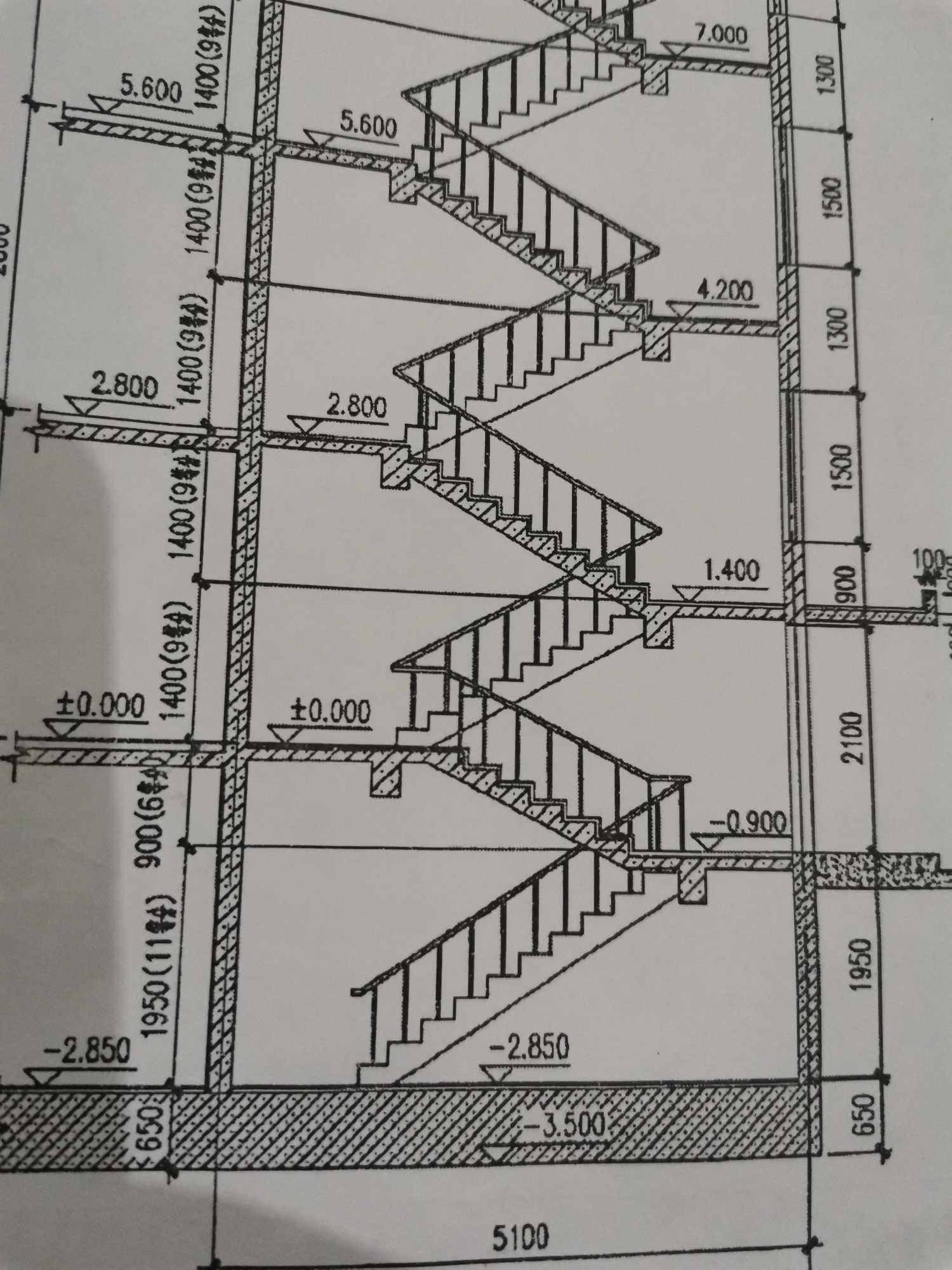 整体楼梯的平台梁,斜梁,楼梯的连接梁分别在哪个位置