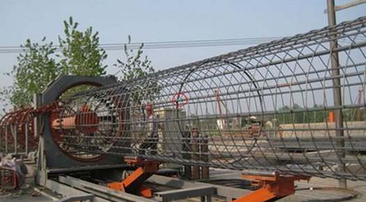 桩间距2米一个加劲箍两端是否要加