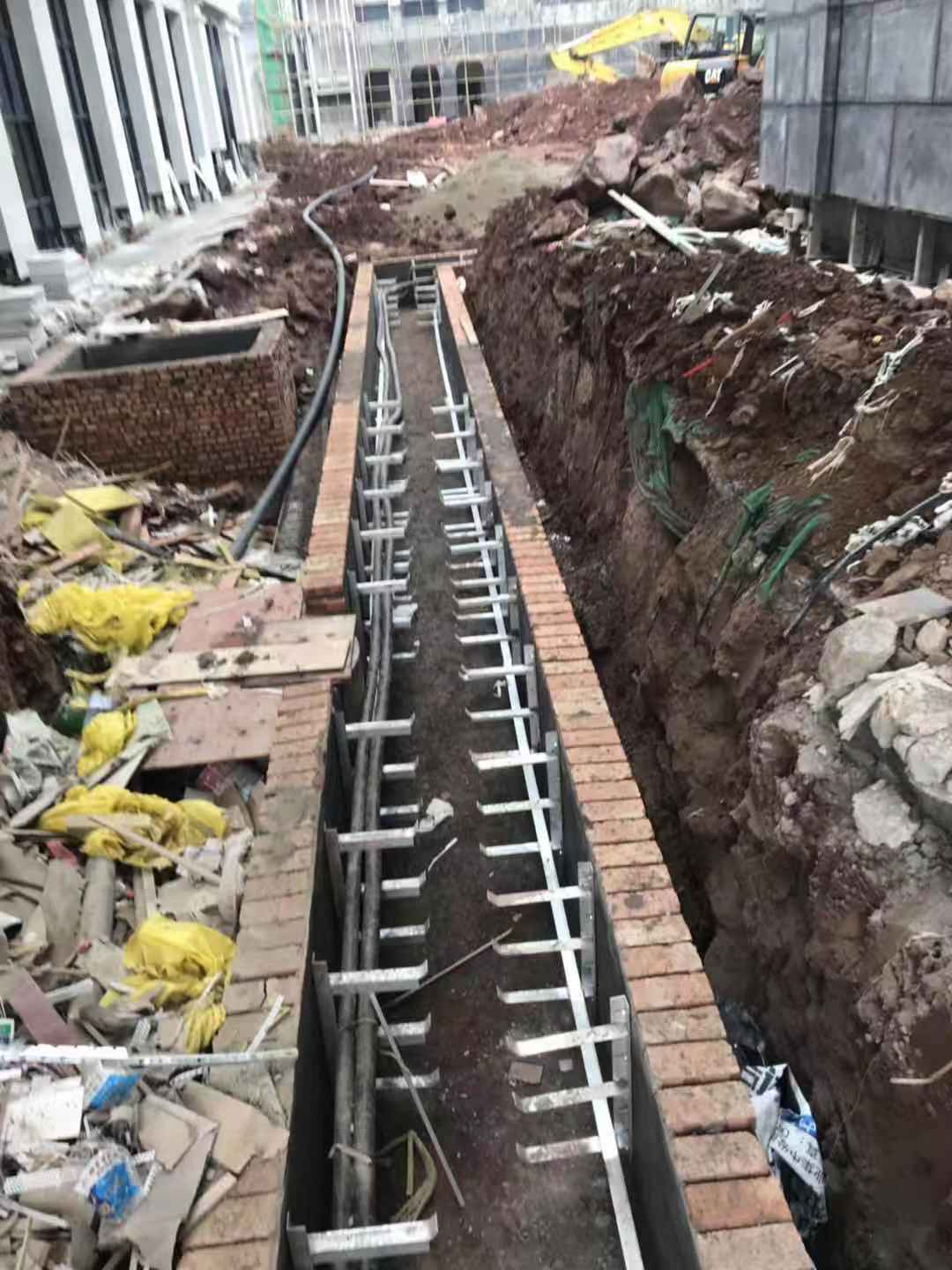 请问室外这种电缆浅沟支架间距有要求吗