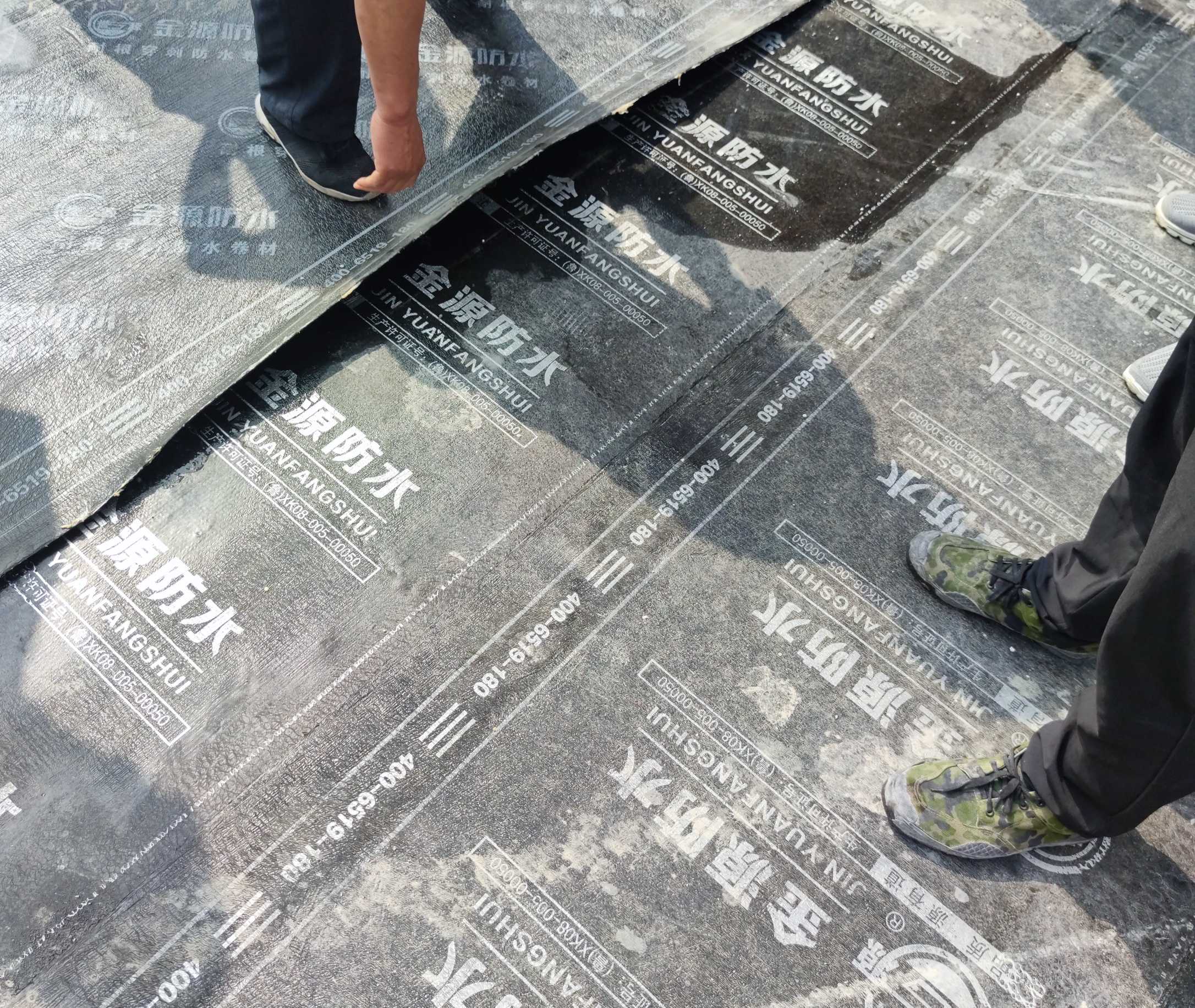 防水材料粘贴需要多少公分,最主要的技术难点在哪里,图上的防水做完后