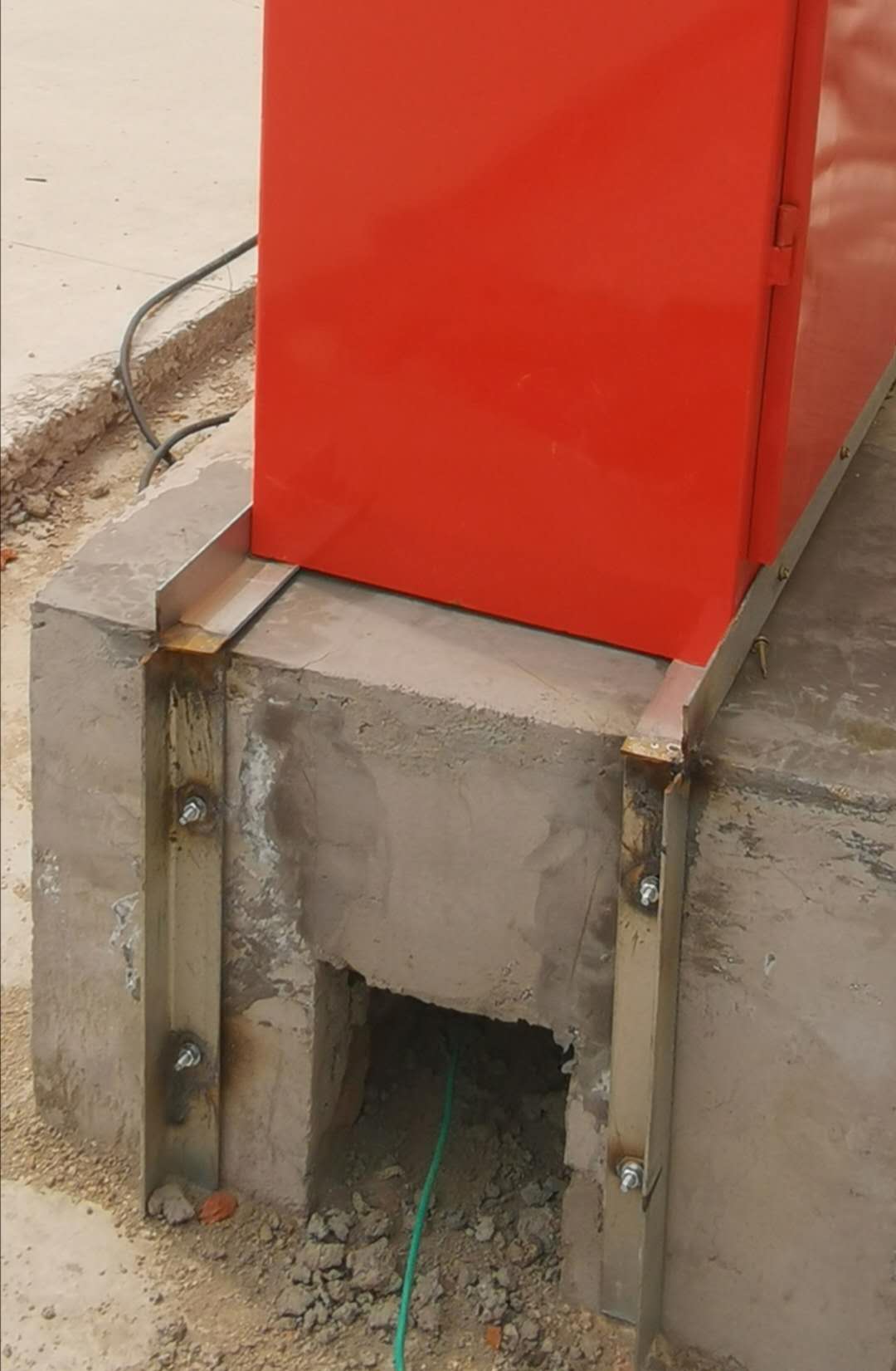 配电柜槽钢基础规范图片