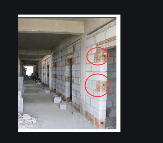 砌体门窗洞口两边无构造柱为了安装门窗砌筑时每隔多高砌几块实心砖砌