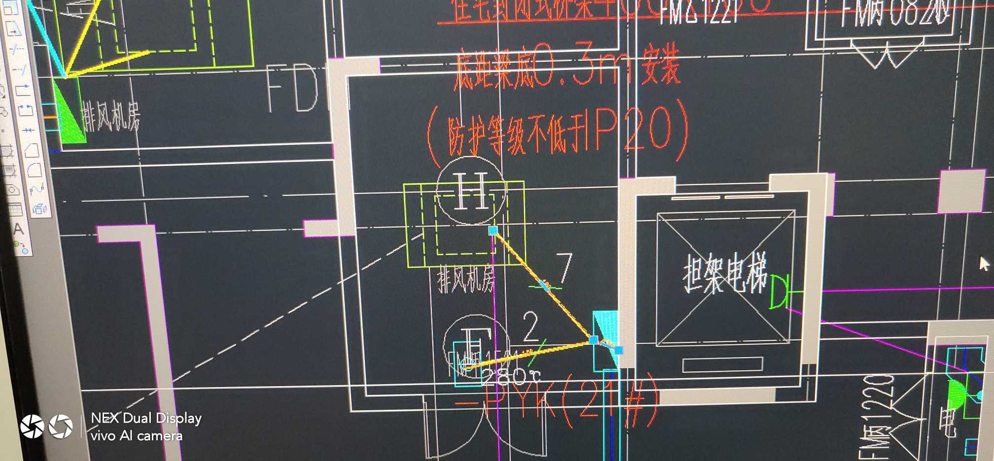 強電上排煙機房電源箱出線到設備排煙風機這個風機設備