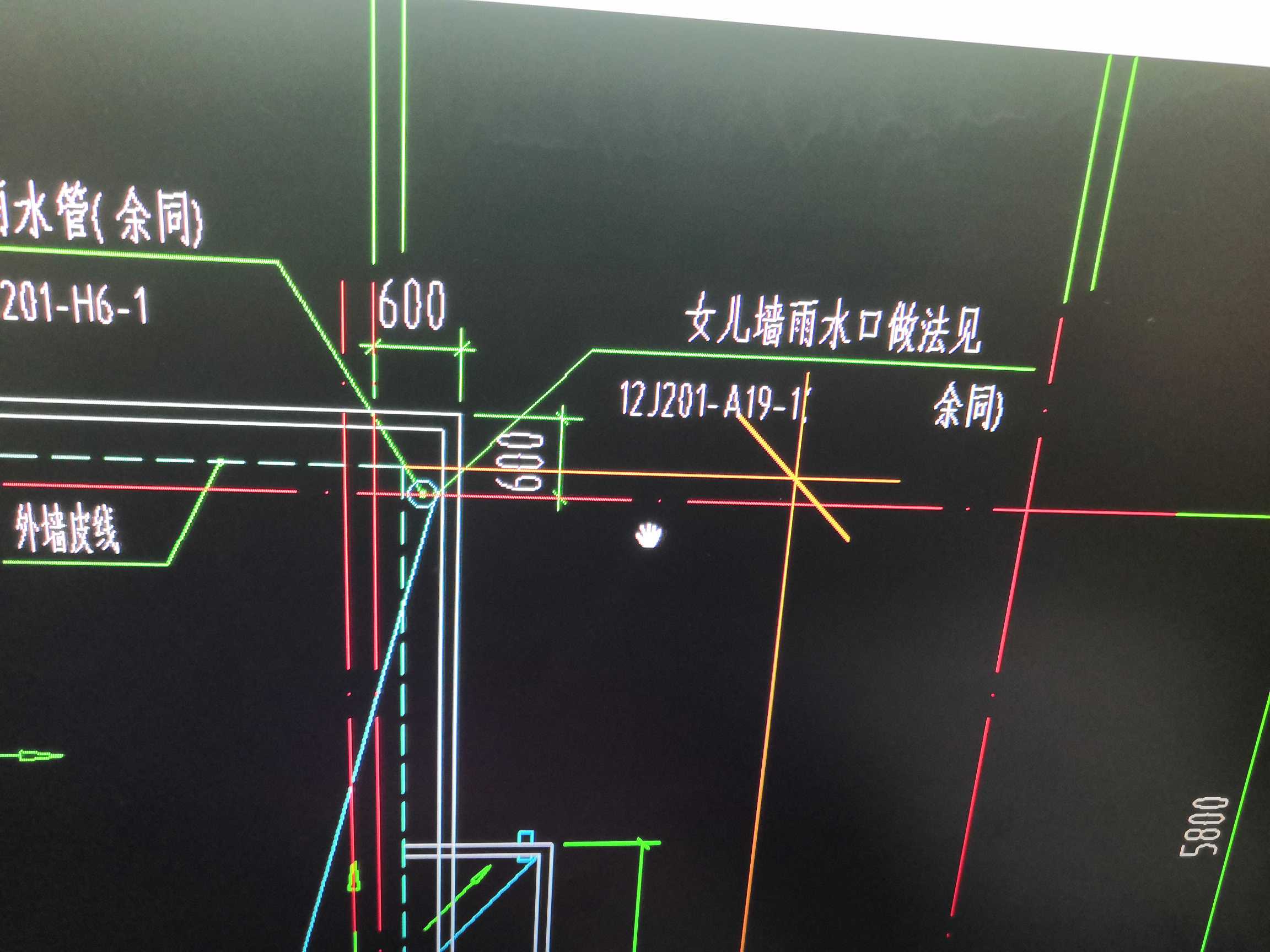 请问这个这个屋面排水管的工程量按米走的,它是量长度吗?