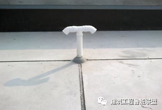 透气帽设置馒头包防水施工前细部处理女儿墙及屋顶机房防水翻边设备