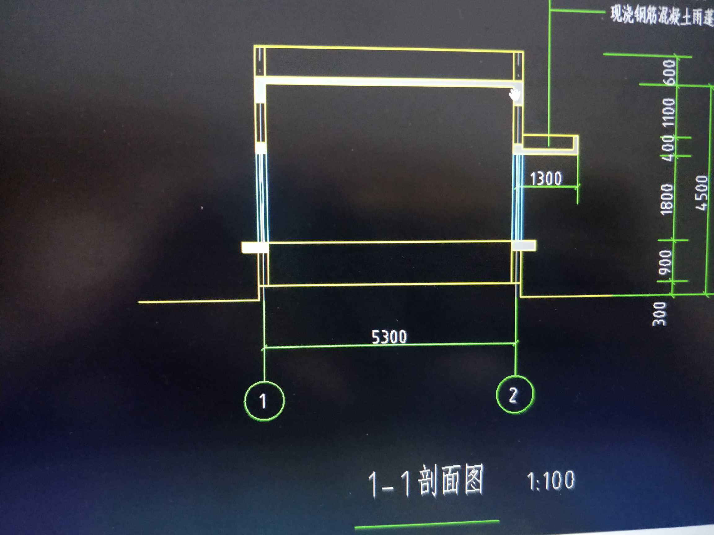 靠近頂上橫著的灰色部分是板還是過樑還是圈樑