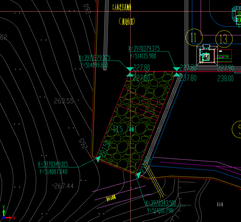 这个平面图是带高程的,直接量长度是不是不准确?