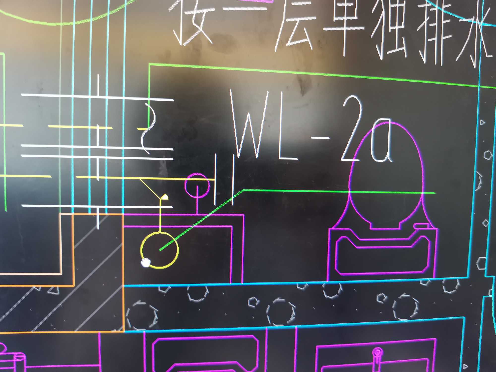 旁边