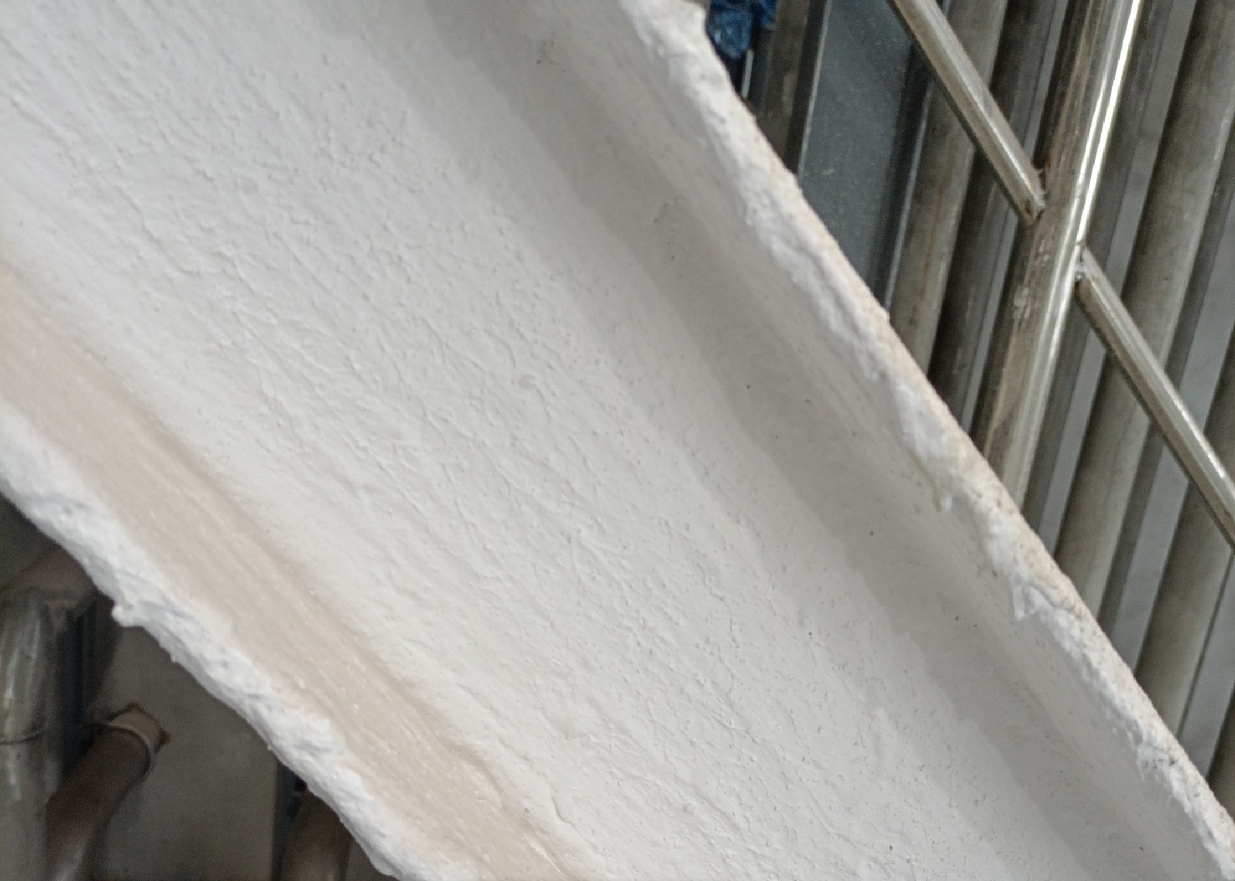 老师们请问这种是防火涂料吗外面白色的