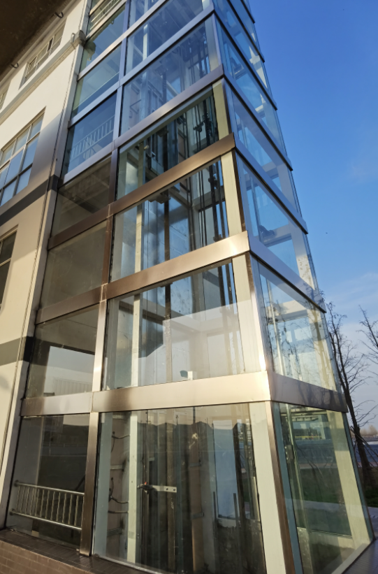 求教此玻璃幕墙上安装不锈钢套什么定额合适