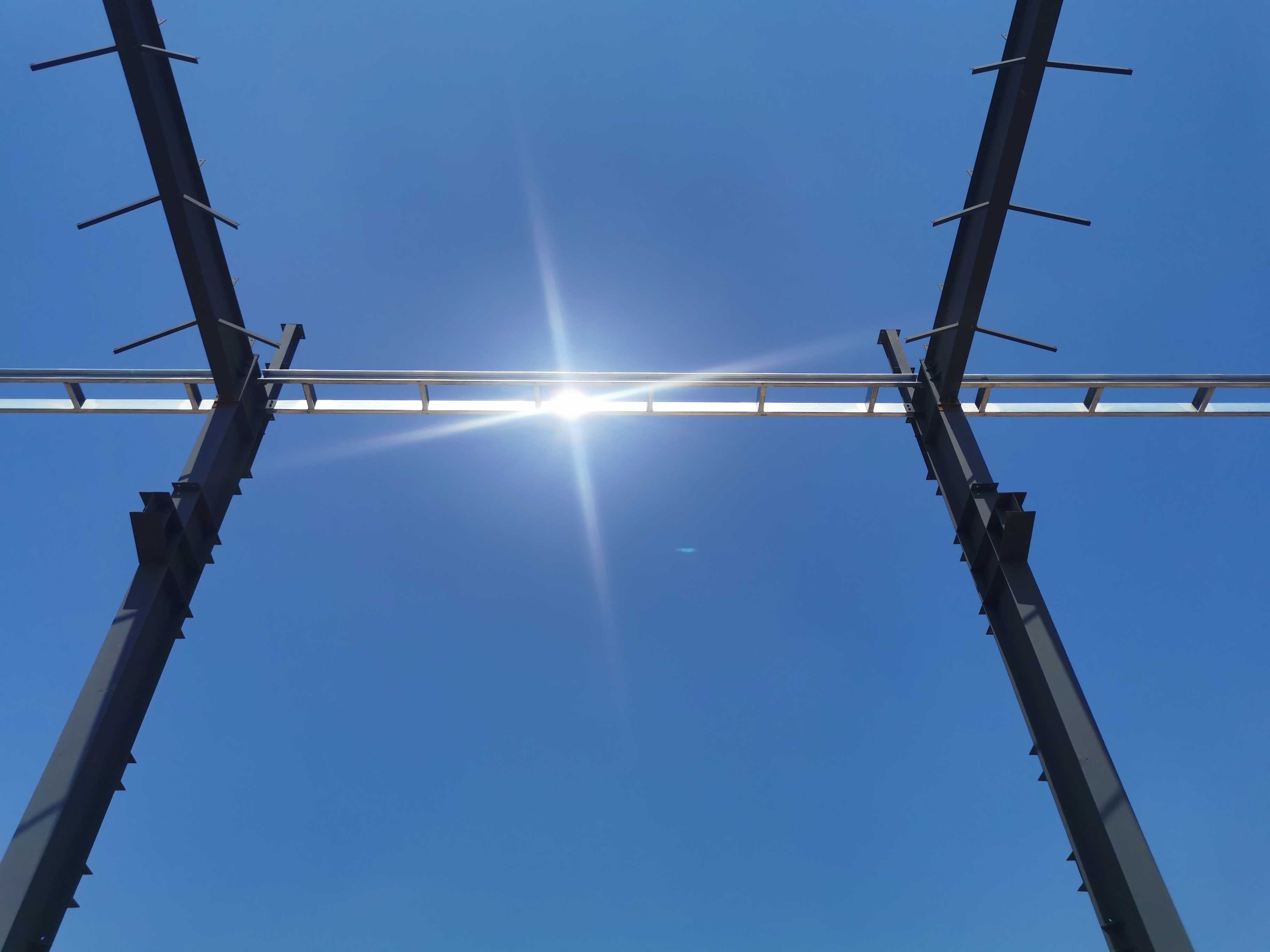 请问钢结构大佬这种天沟托架兼系杆用什么构件画上去