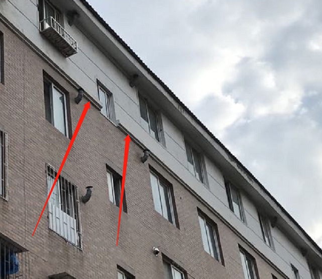老师像这个位置应该算挑檐还是算混凝土线条呢