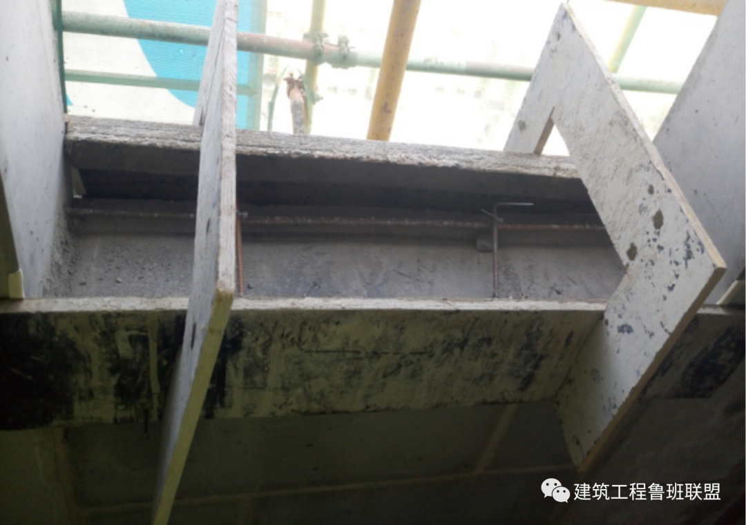 后浇窗台压顶如何施工现场示例