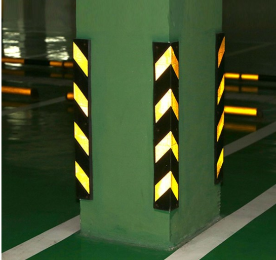 停车场阳角防撞 是按柱子的每个角布置一个的是吗