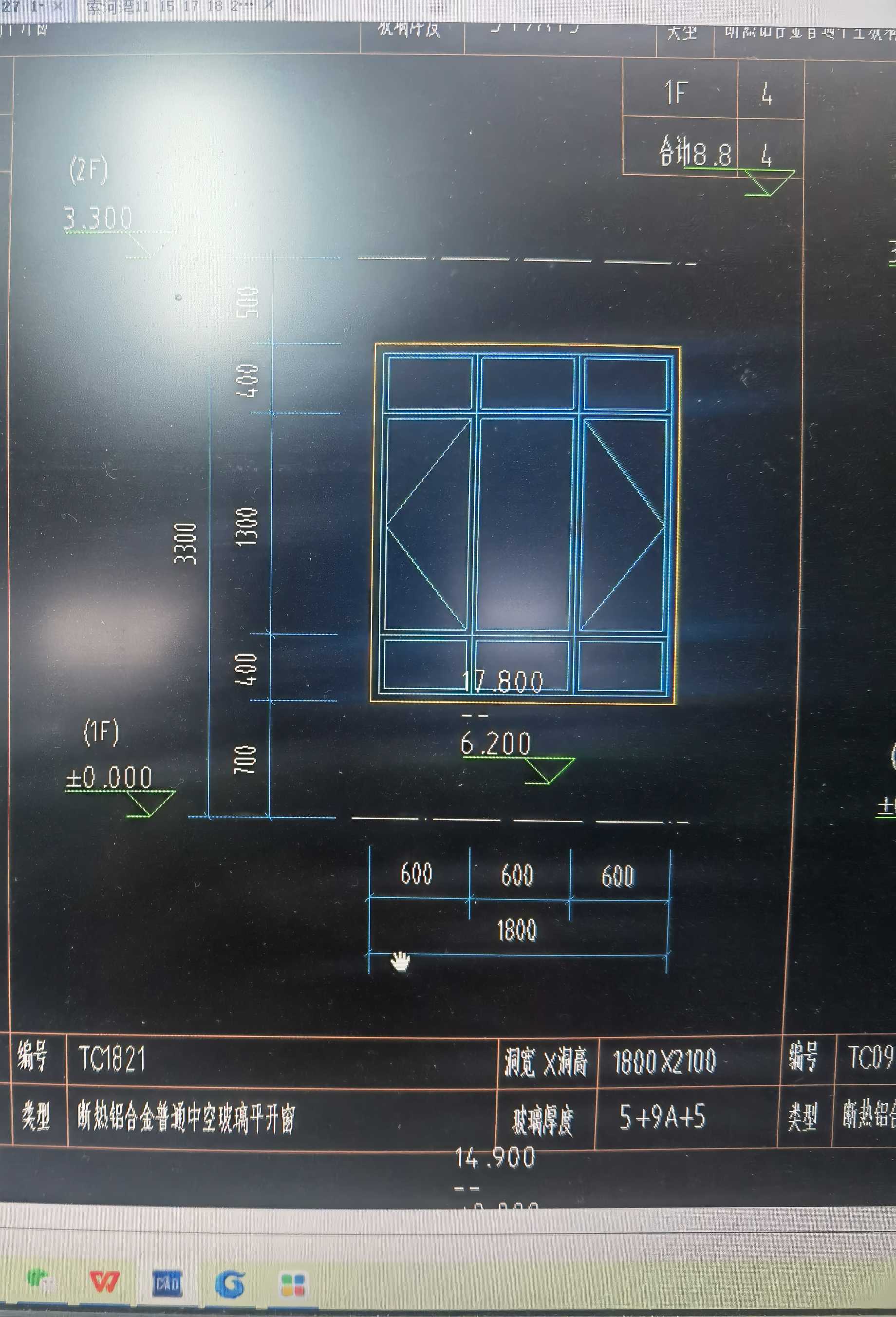 用畫