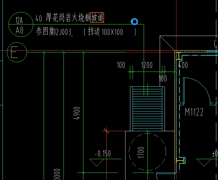 两侧
