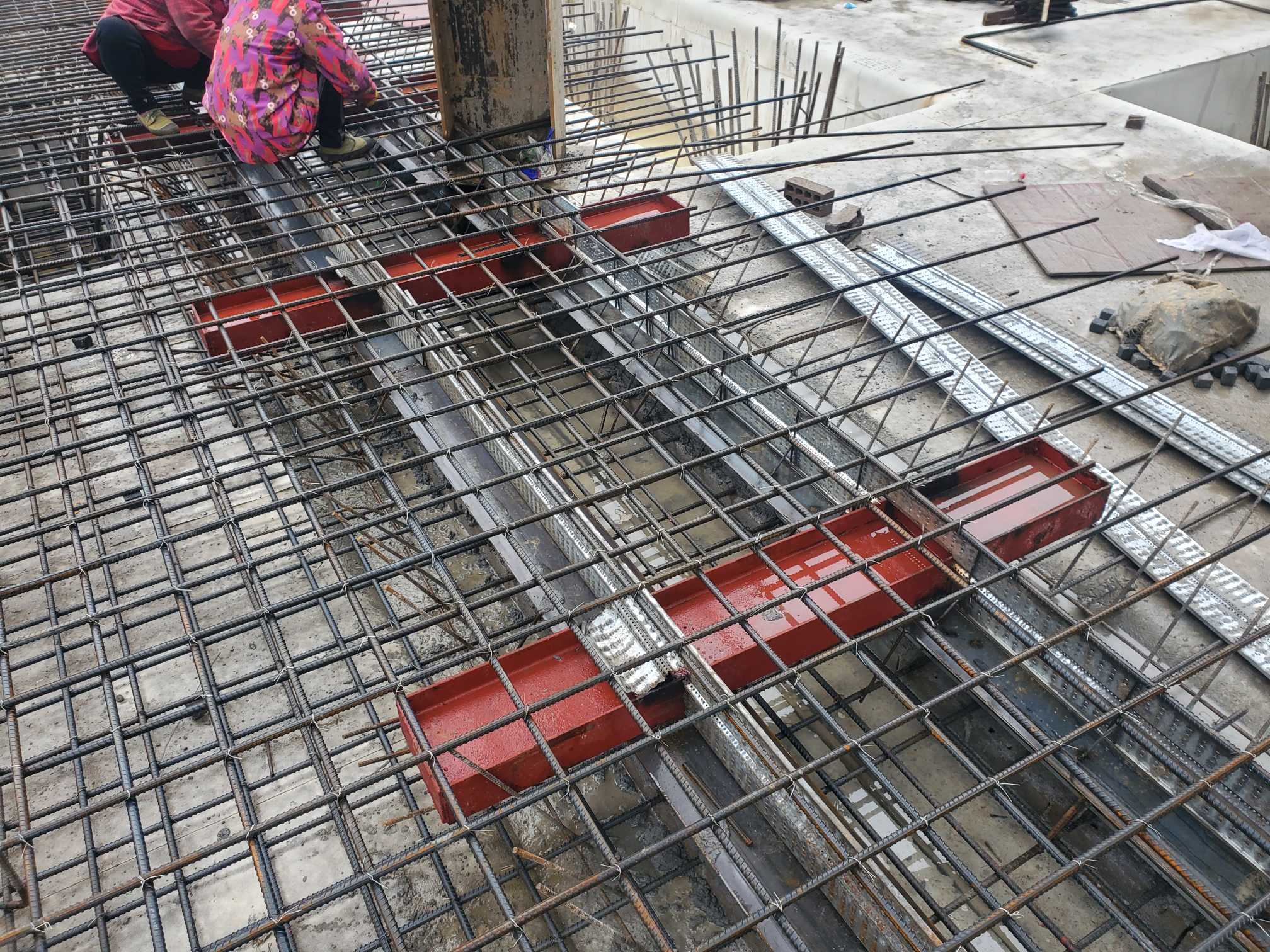 这个工字钢间距只注明了,按轴网间距布置,请问什么是轴网?