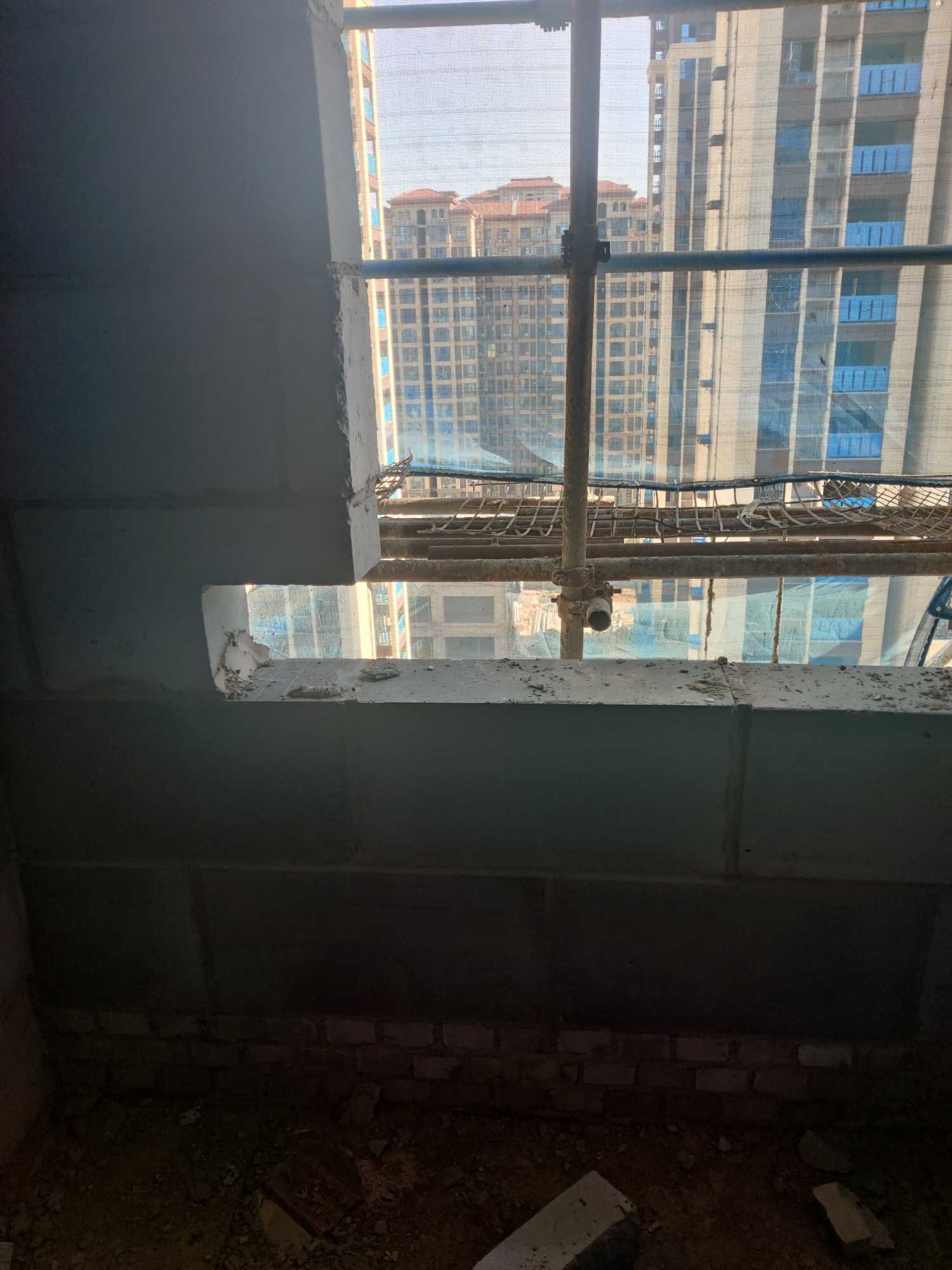 目前有没好的做窗台压顶的方案,方便又不容易渗水的