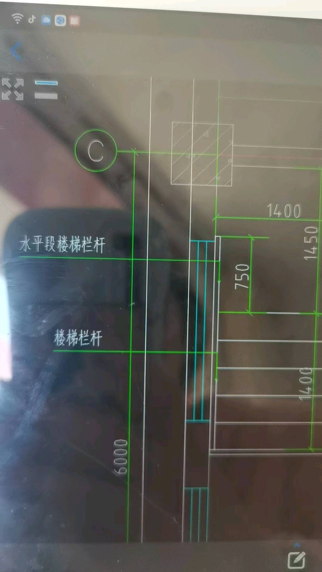 樓梯欄桿