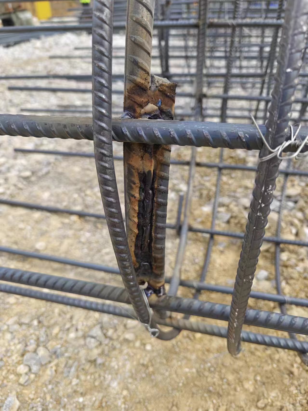 请问一下钢筋笼搭接处的焊接可以单独套一个焊接的定额项么审计会不会