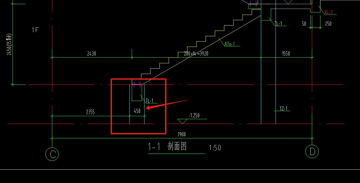 楼梯下