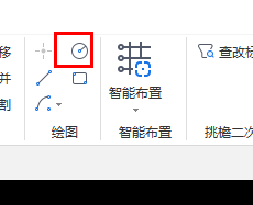 在墙上