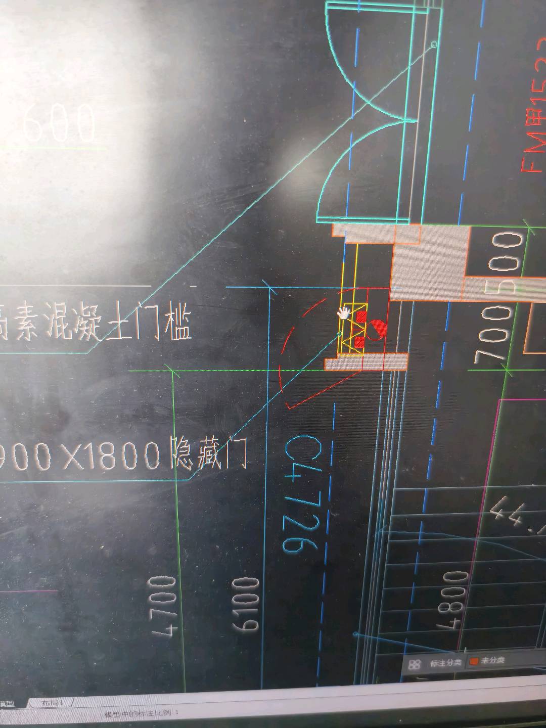 凸出