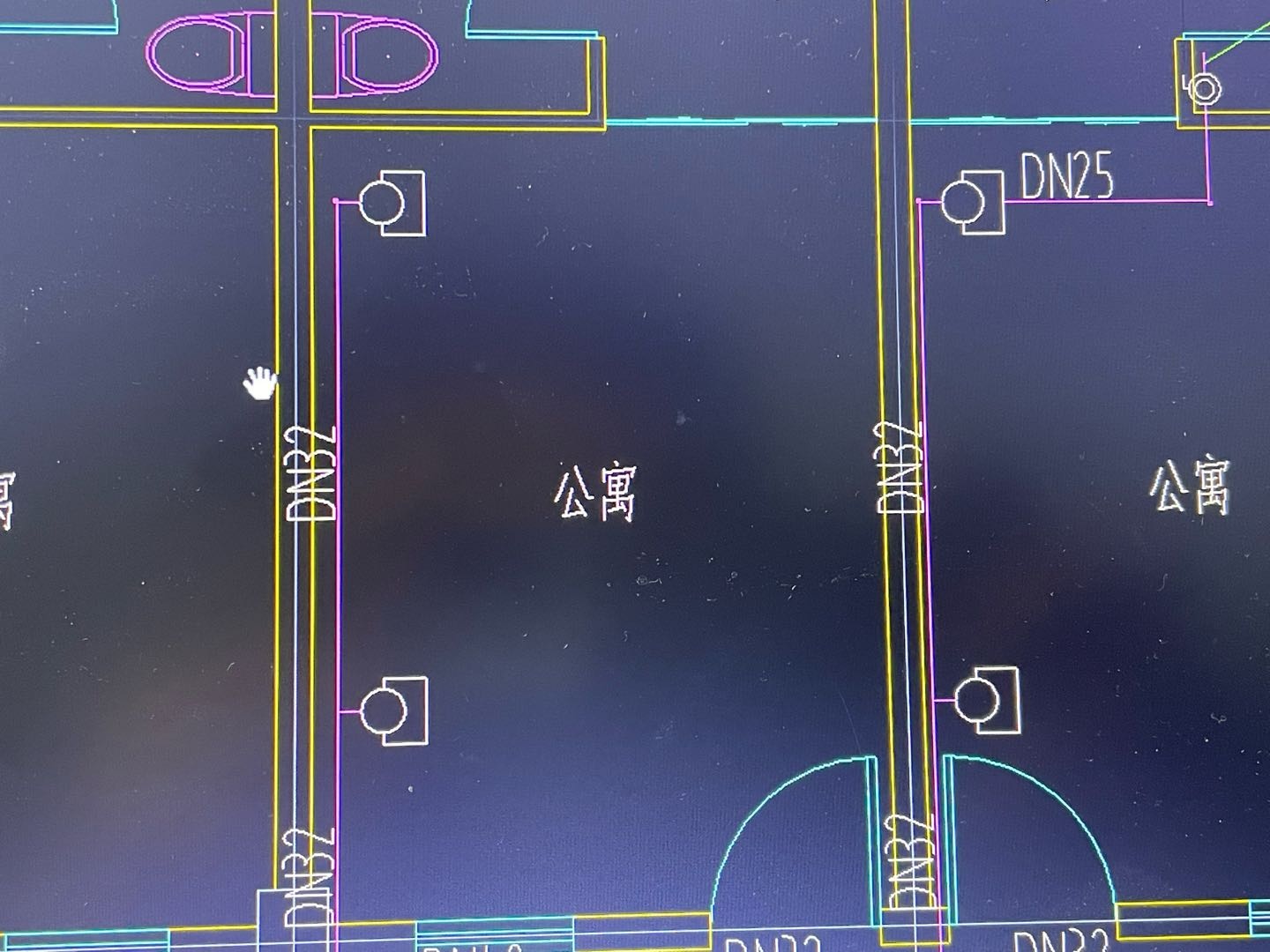 答疑：这个喷淋水平干管DN32，连接喷头的支管是DN25还是DN32？