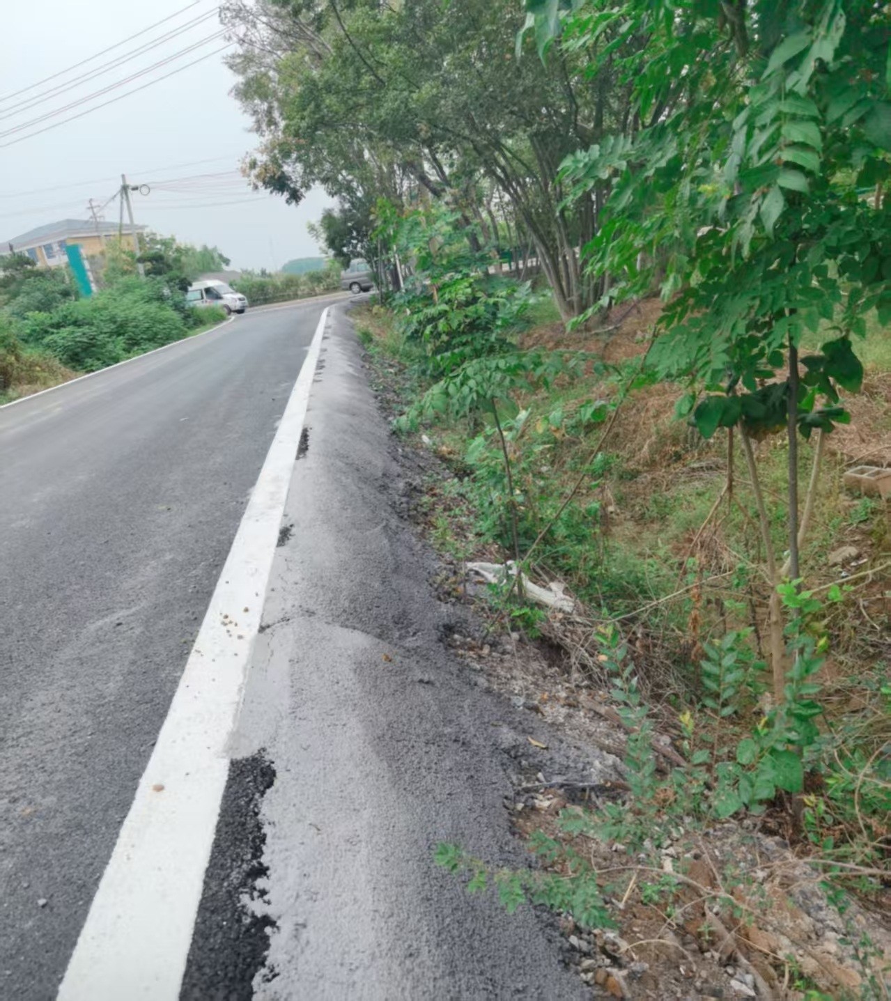 答疑：道路一侧浇的一层薄的混凝土，应该套什么定额？