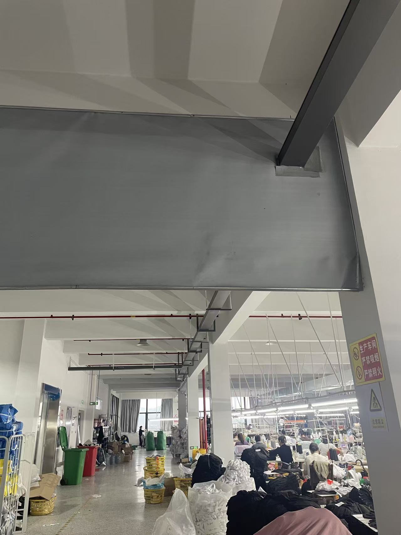 答疑：各位老师，这个挡烟垂壁是硅胶防火布的材质吗?