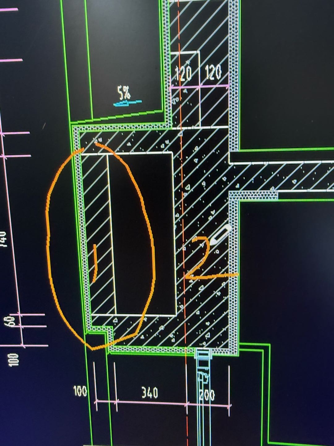 答疑：这两个填充物分别表示的是砖块墙和混凝土砌块墙吗
