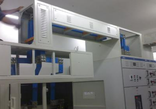 答疑：母线槽接入低压柜始端箱谁有现场施工照片？母线槽会插入低压柜吗？