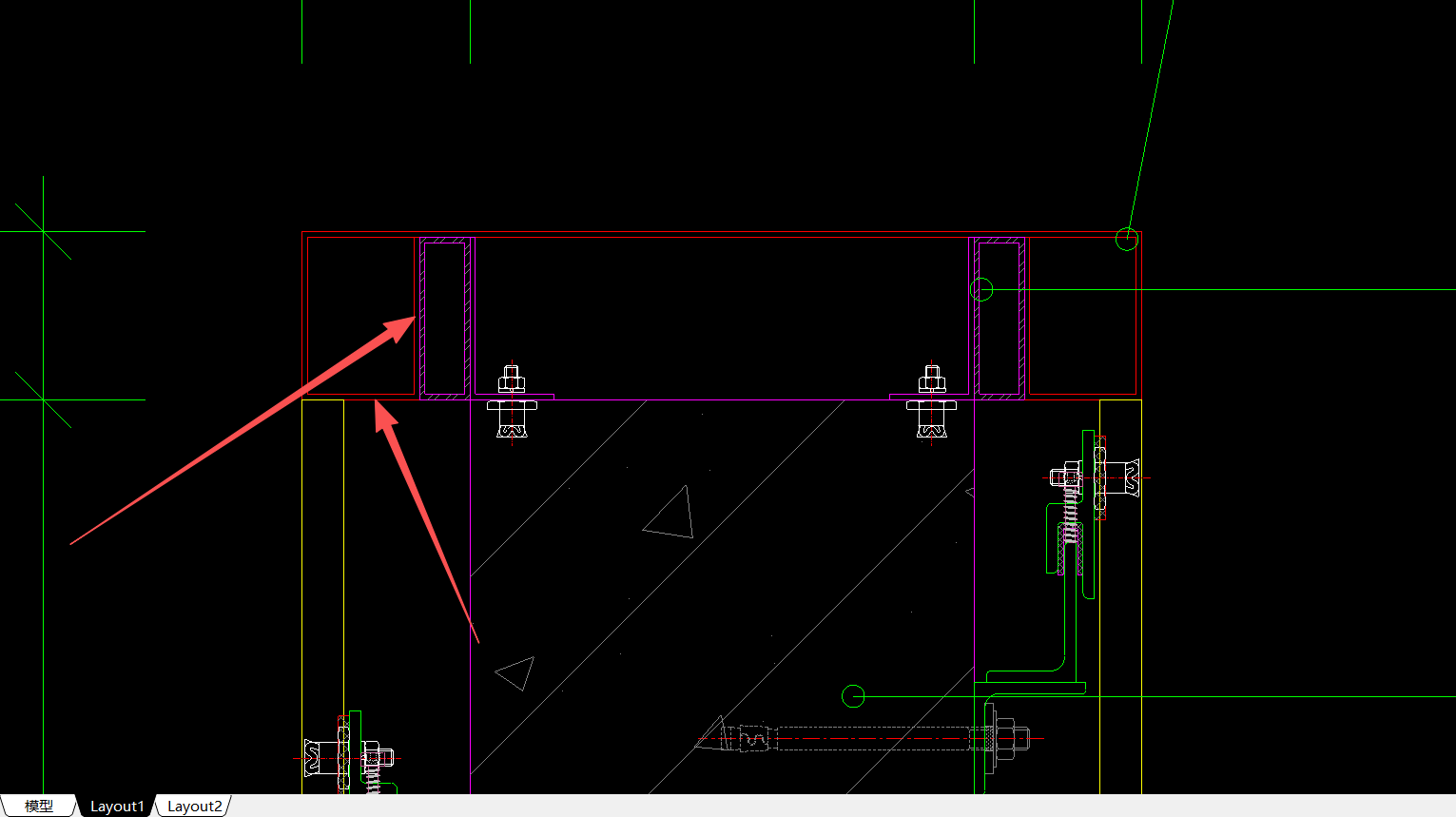 答疑：这个红色线条的做法是1厚不锈钢板包压顶，仿铜铜拉丝饰面。箭头指的这两个面需要计算