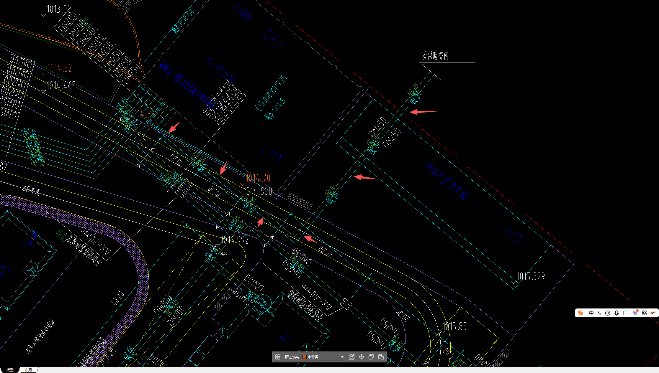 答疑：请教各位老师，箭头所指采暖管道都是市政管道吗？怎么看与市政管道碰头点，谢谢。