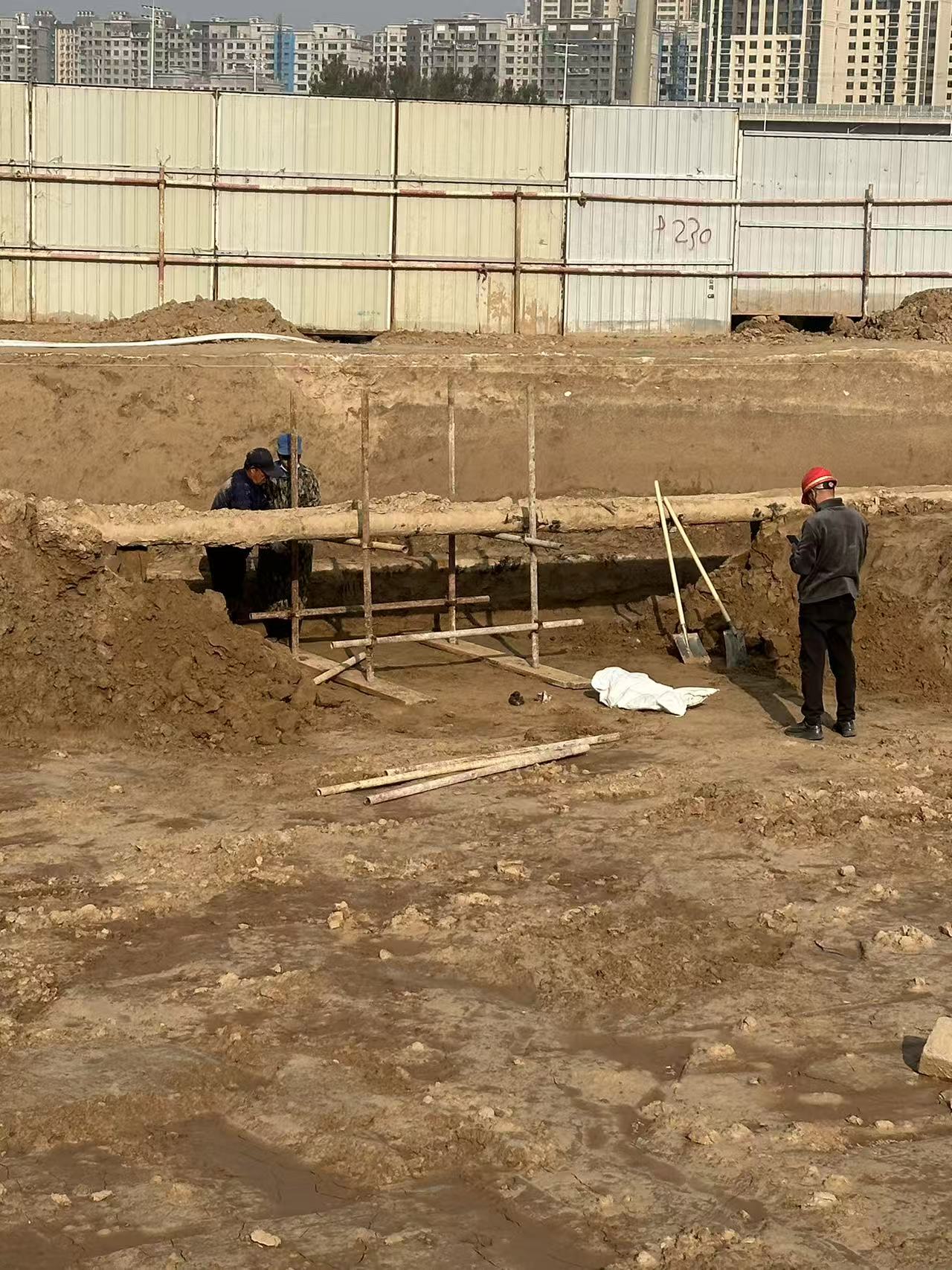 答疑：麻烦请教一下，合同外的内容，管道架设了脚手架支撑，应该如何定价格呢