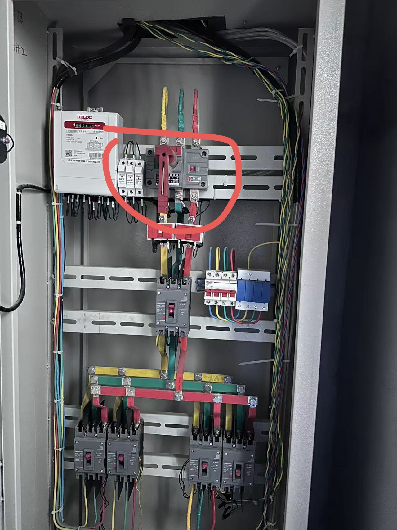 答疑：配电柜进线是连接图中画圈处吗