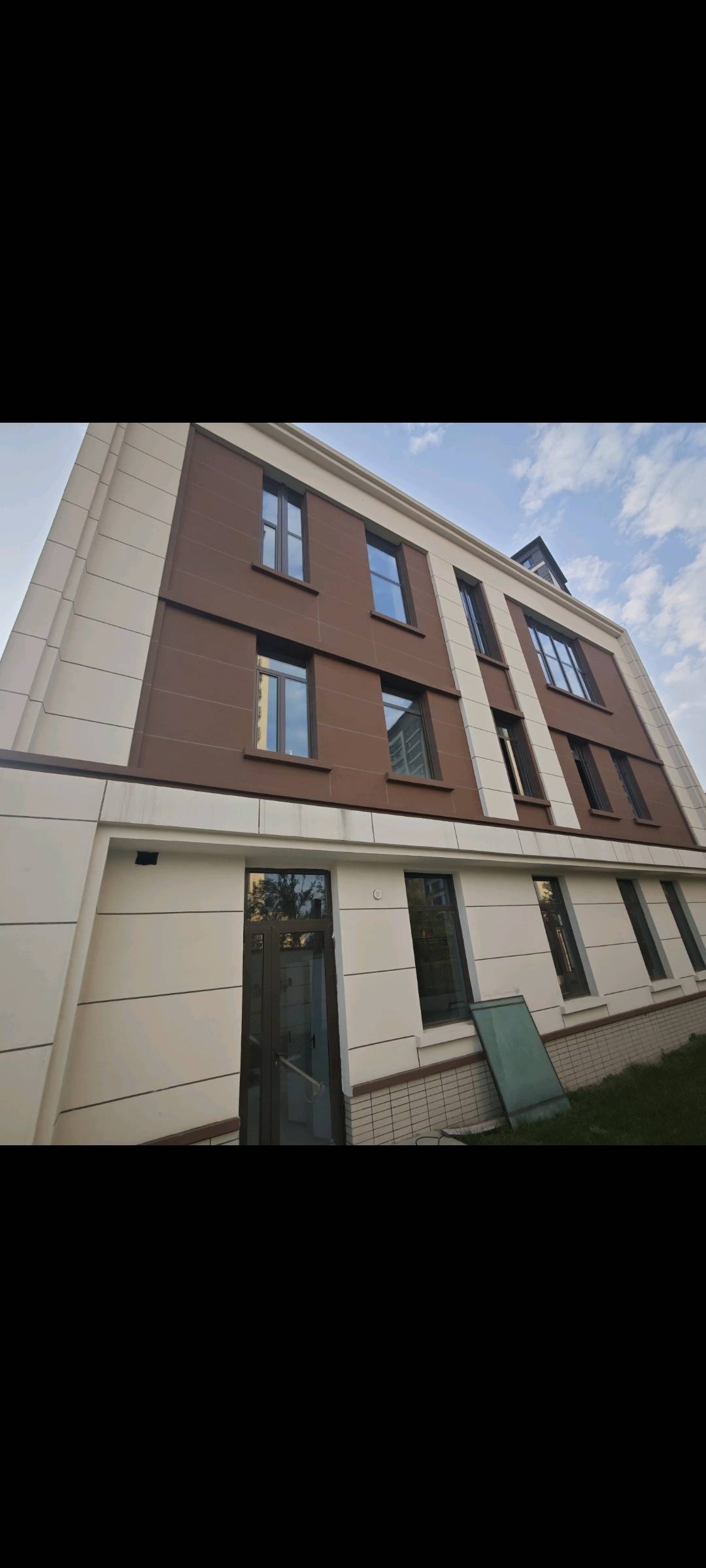 答疑：请问这个现场 是真石漆吗