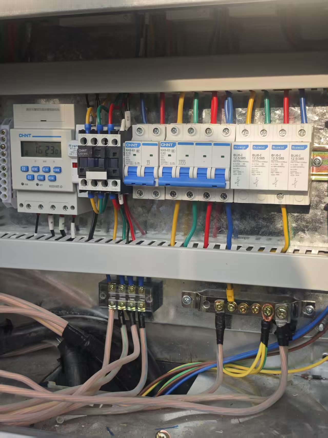 答疑：请问各位老师，电箱里面有做电缆头吗 哪个才是？