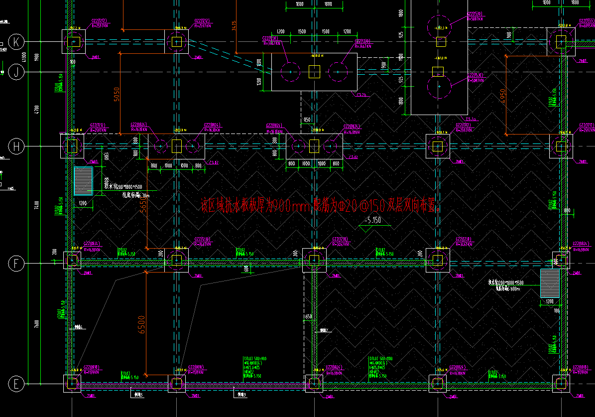 答疑：已知图一是基础，DTL01~4里面都有挡墙，图二是一层梁，我想知道图二那白线是啥