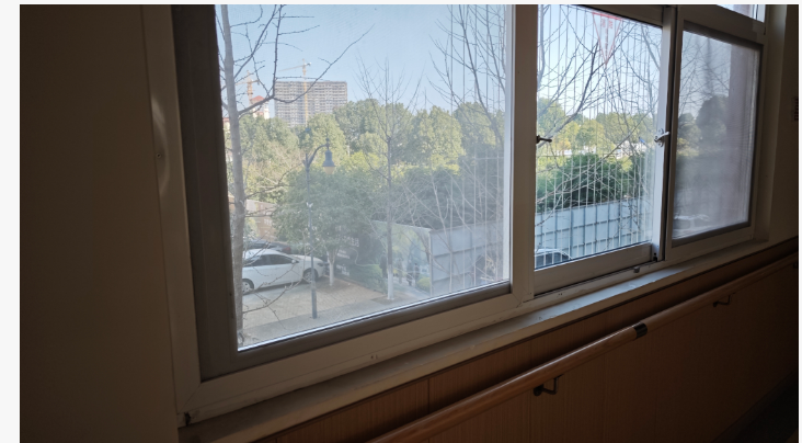 答疑：请问老师，这个是塑钢窗还是铝合金窗，如图