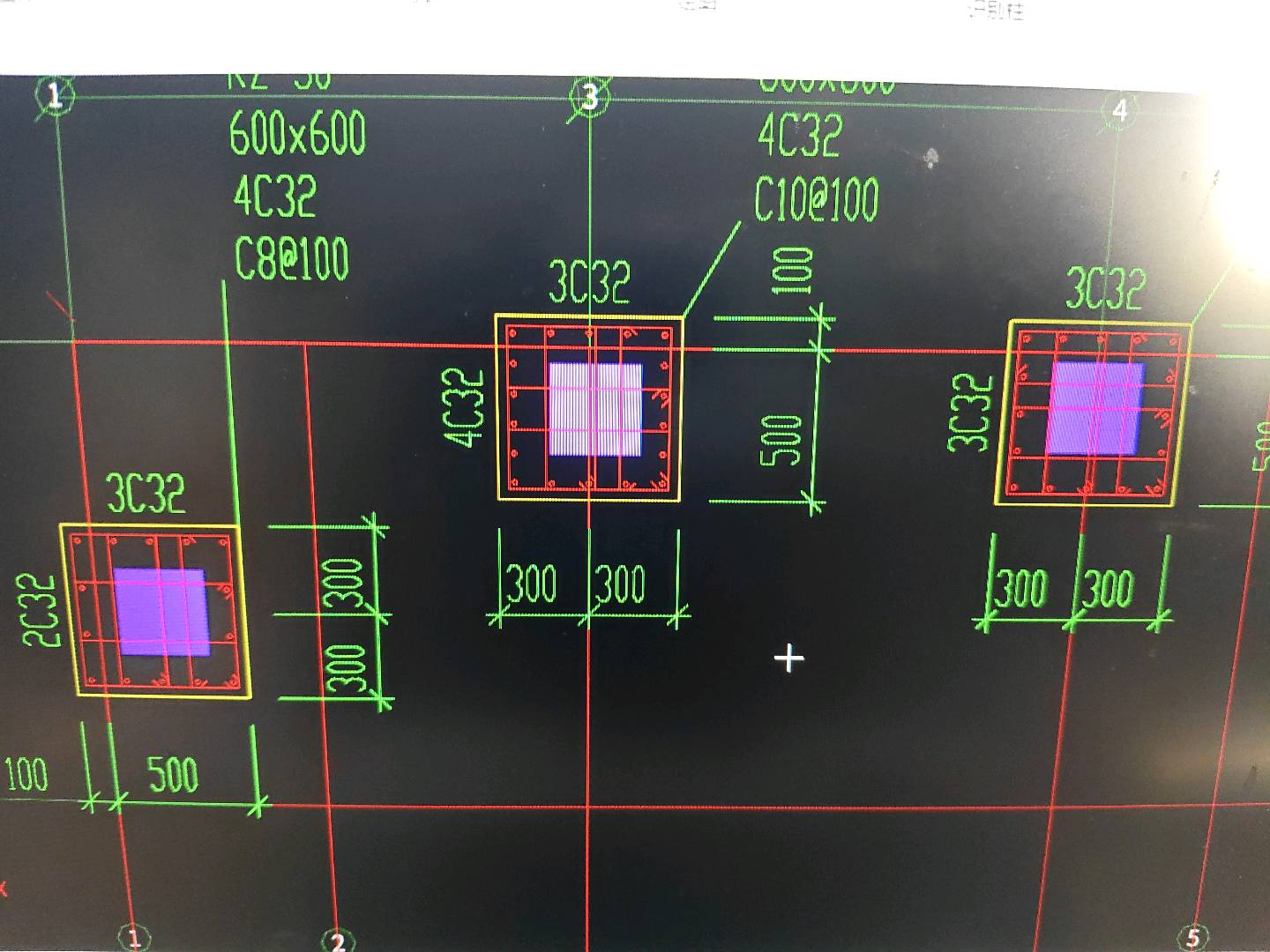 答疑：这种柱没有布置在正中间有影响吗