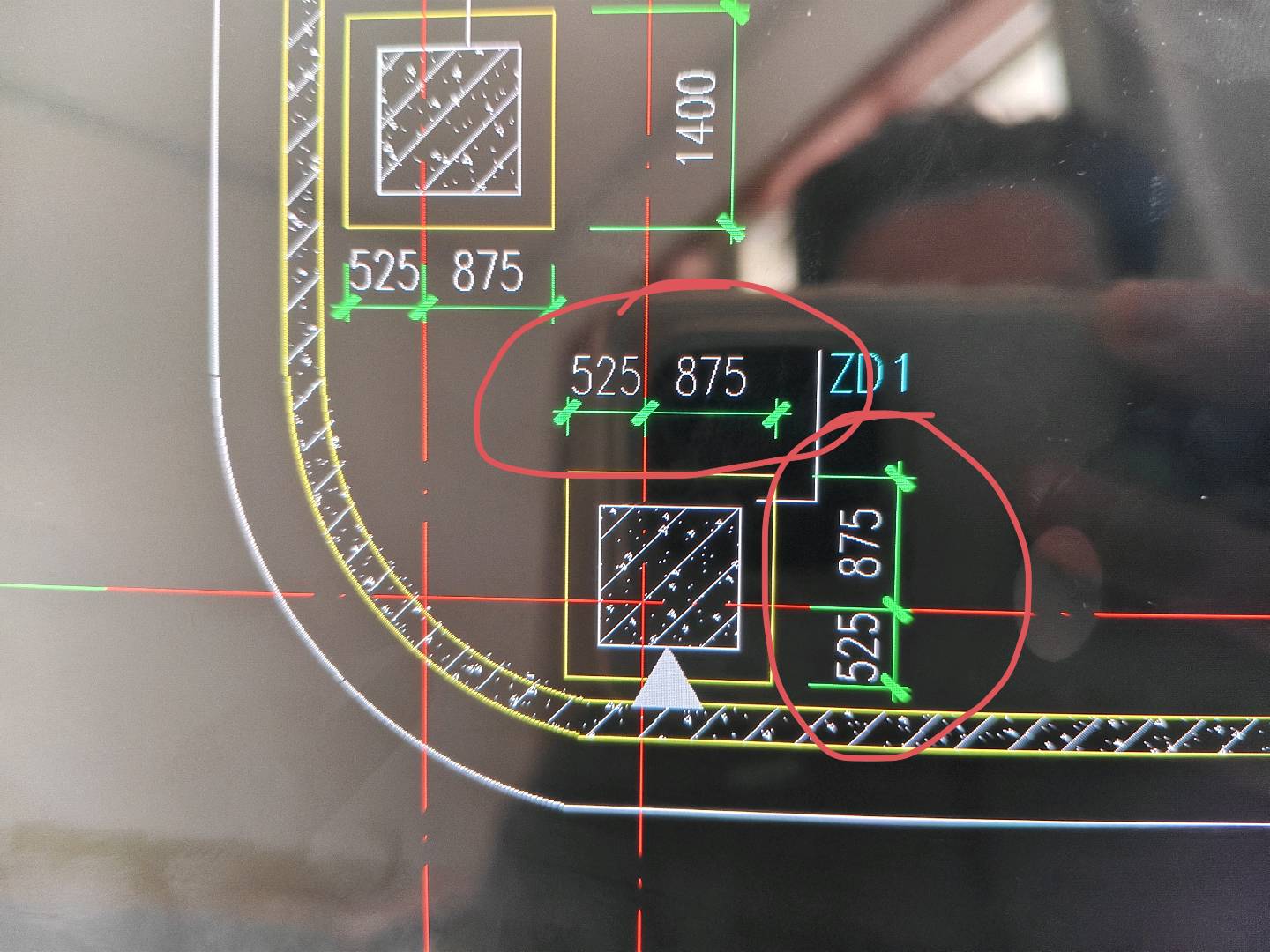 答疑：按照这个进行偏心柱，画完为啥基础的柱子和基础的柱墩没有重合呢