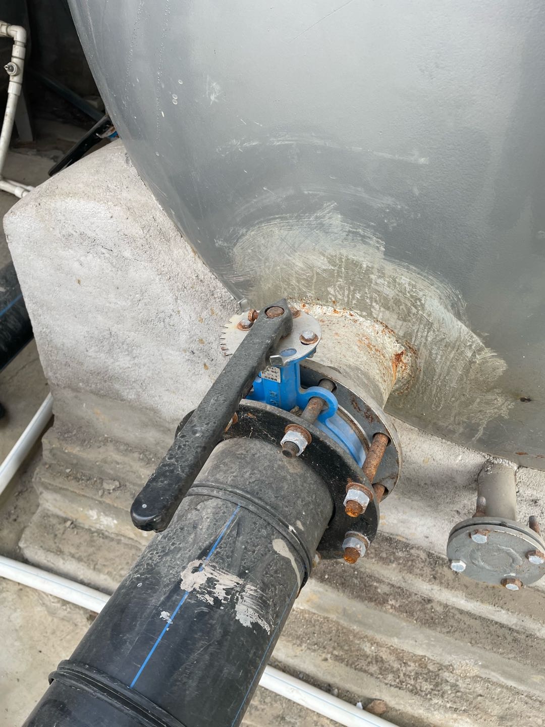 答疑：这种对夹式蝶阀，法兰连接，一边是PE法兰，一边是铸铁法兰，怎么套定额？